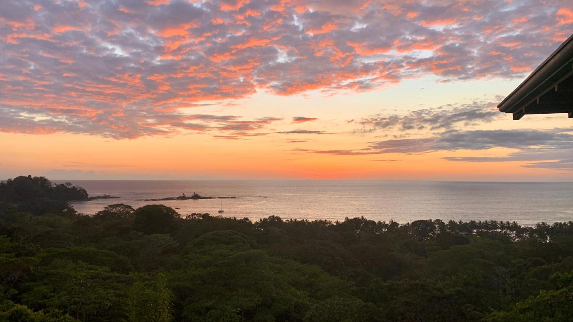 Pacific Edge Eco Lodge Dominical Room photo